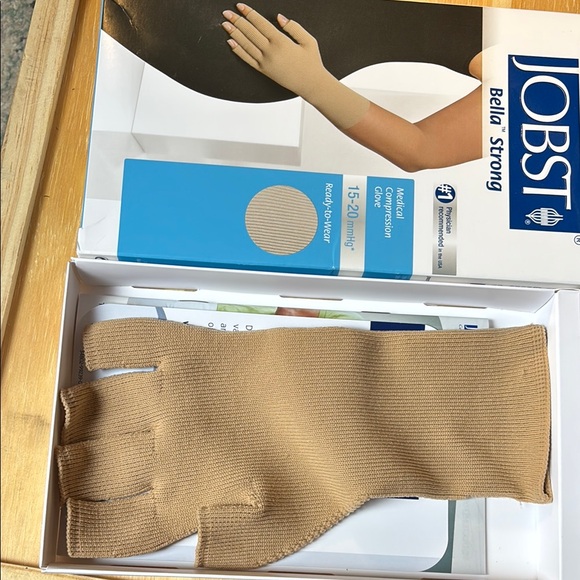 Bella Strong Medical Compression Glove - Tan 15-20 mmHg 7520046 NEW - Picture 4 of 4
